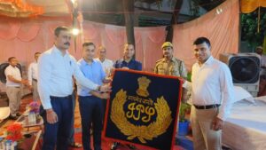 डॉ दयाशंकर मिश्र दयालु ने कलेक्ट्रेट में किया ध्वजारोहण 
