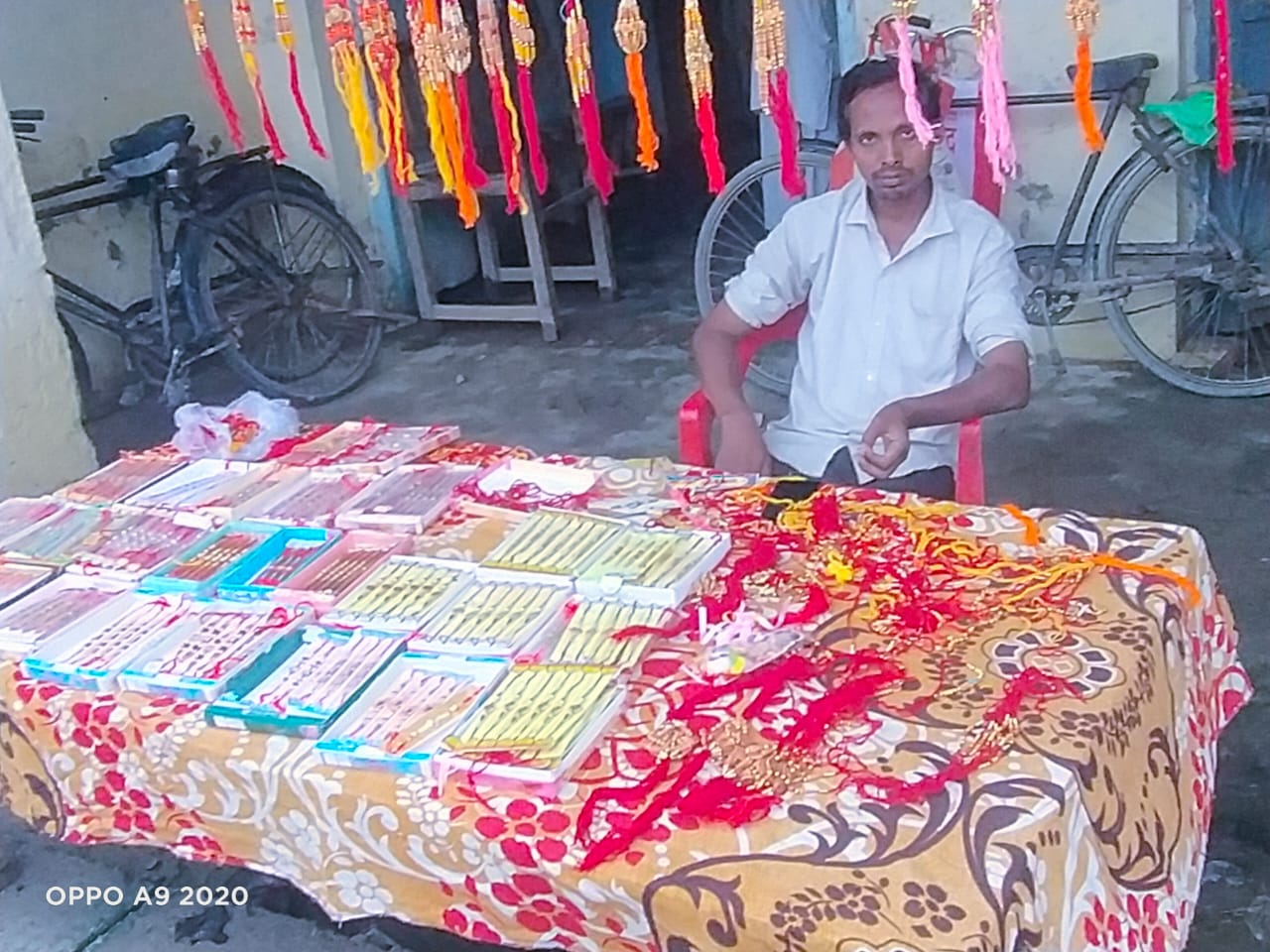 भाईयों की कलाई पर रक्षासूत्र बांध बहनों ने मनाया राखी का त्यौहार