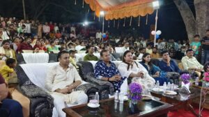 पुलिस लाइन में मुख्य समारोह हुआ आयोजित, धर्मपत्नी के साथ मौजूद रहे जिलाधिकारी 