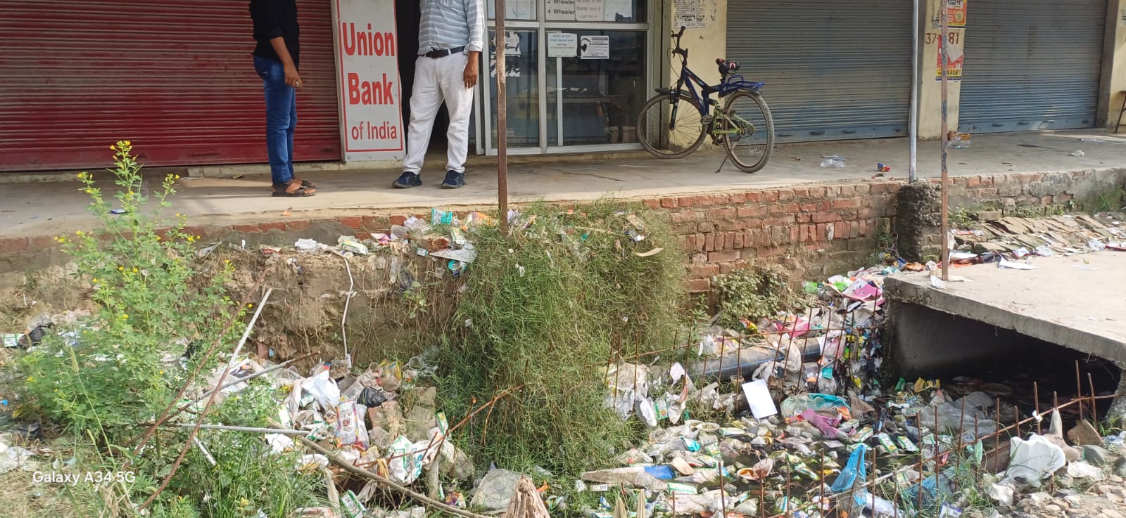 सुरियावां : कोल्ड स्टोर के पास खुले नाले से फैल रही बीमारी