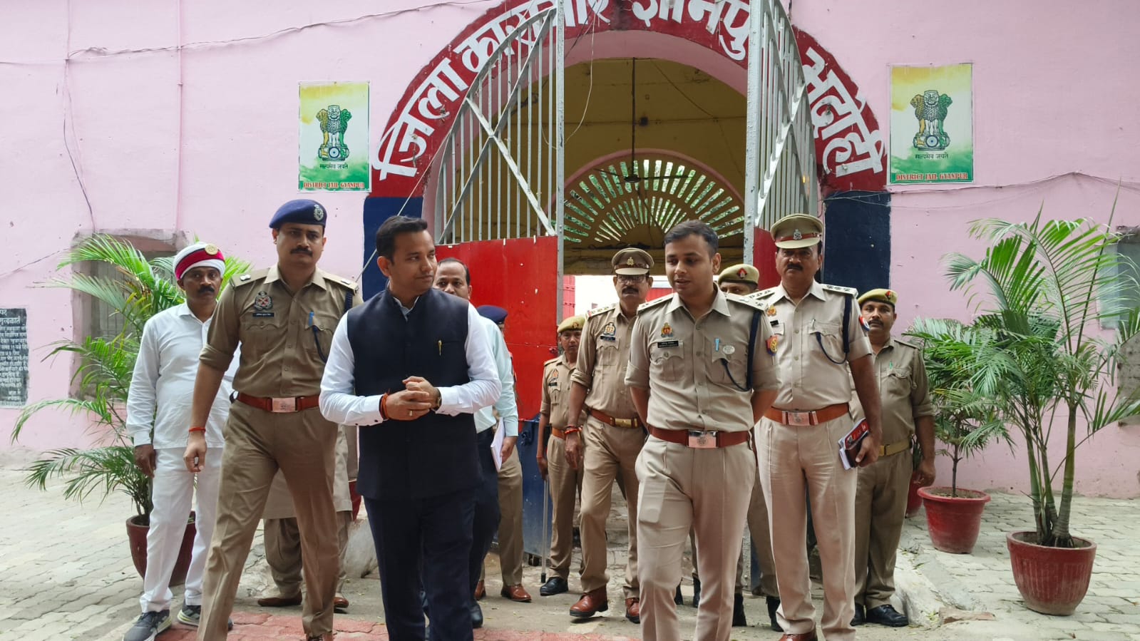 डीएम-एसपी ने जिला कारागार का किया संयुक्त निरीक्षण