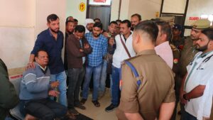 भदोही में डंफर से टकराई कार, महिला समेत दो की मौत