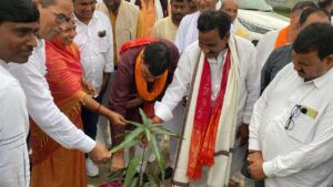 अभोली ब्लॉक की जमीनी हकीकत जानने पहुंचे प्रभारी मंत्री