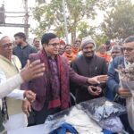 औराई के चंद्रपुरा में सांसद ने गरीबों को कंबल वितरित कर दिया संबल